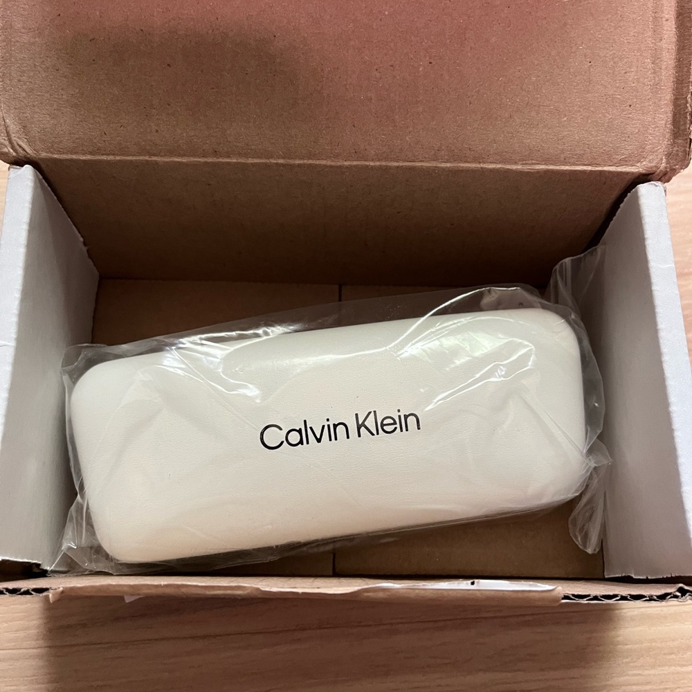 Calvin Klein 57mm sunglasses (Brand NEW)! - Picture 5 of 5